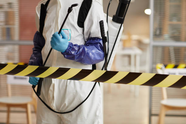 Professional Biohazard technician working in Glencoe, IL
